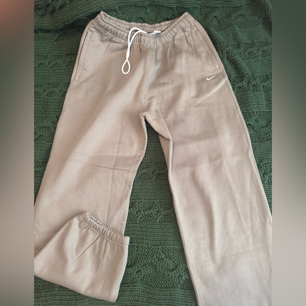 Nike Tan Sweatpants Relaxed Fit